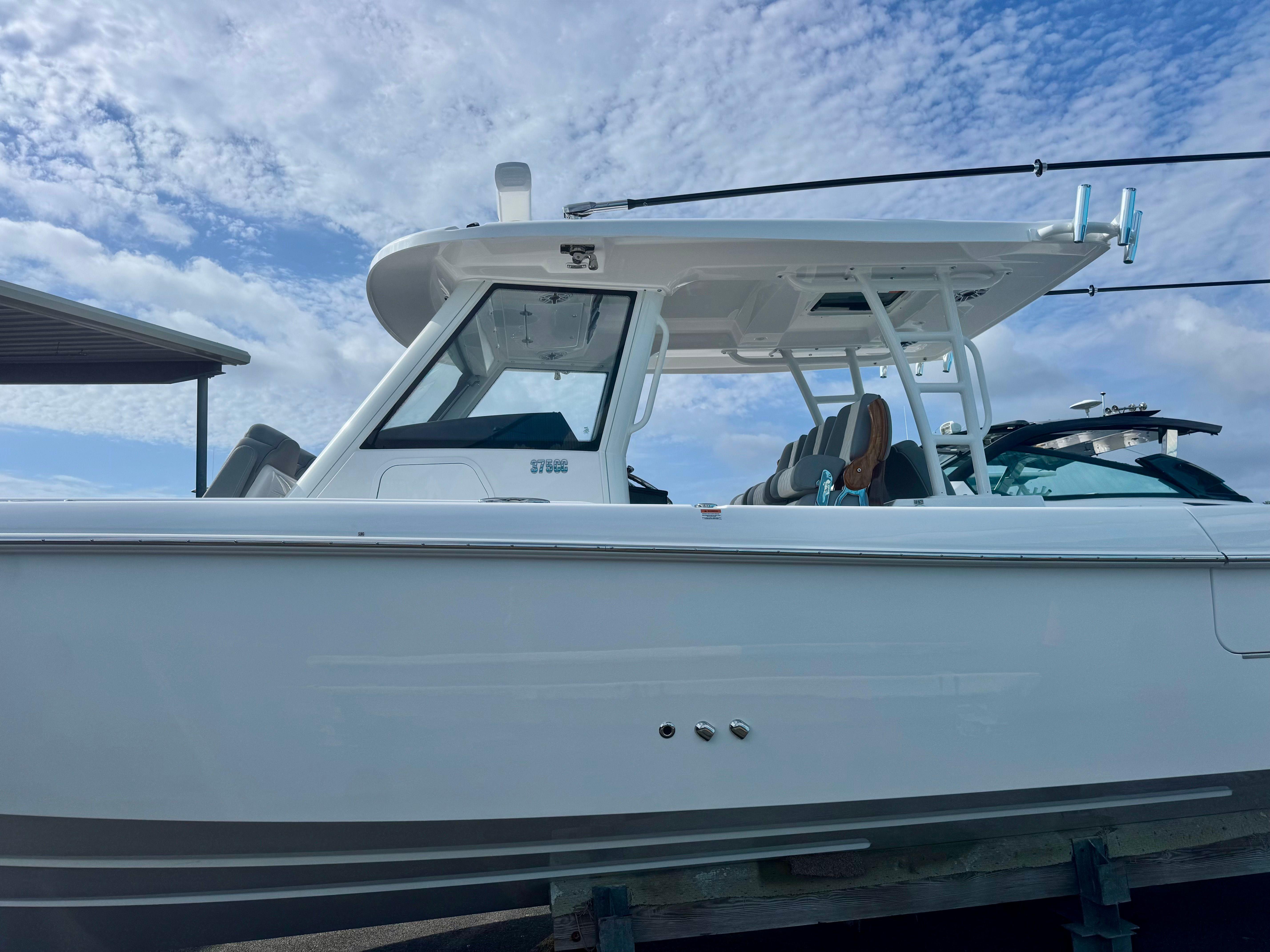 2025 EVERGLADES 375 CC - Image 3