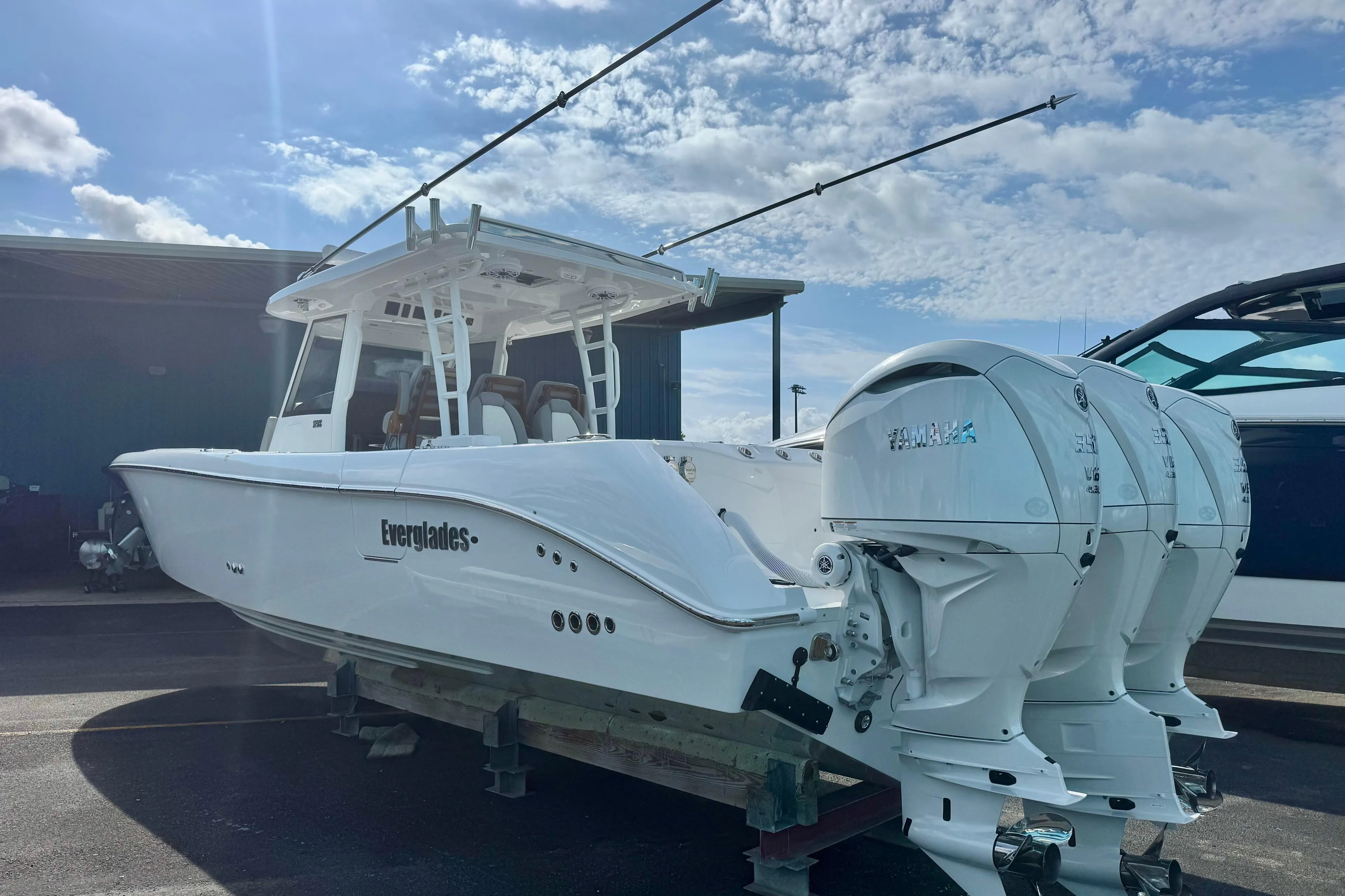 2025 EVERGLADES 375 CC - Image 6