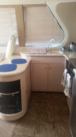 Trades Welcome Yacht Photos Pics 1999 Carver 530 Voyager Pilothouse kitchen with modern amenities and stylish design.