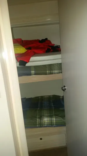 Trades Welcome Yacht Photos Pics Bunk beds in the 1999 Carver 530 Voyager Pilothouse cabin.