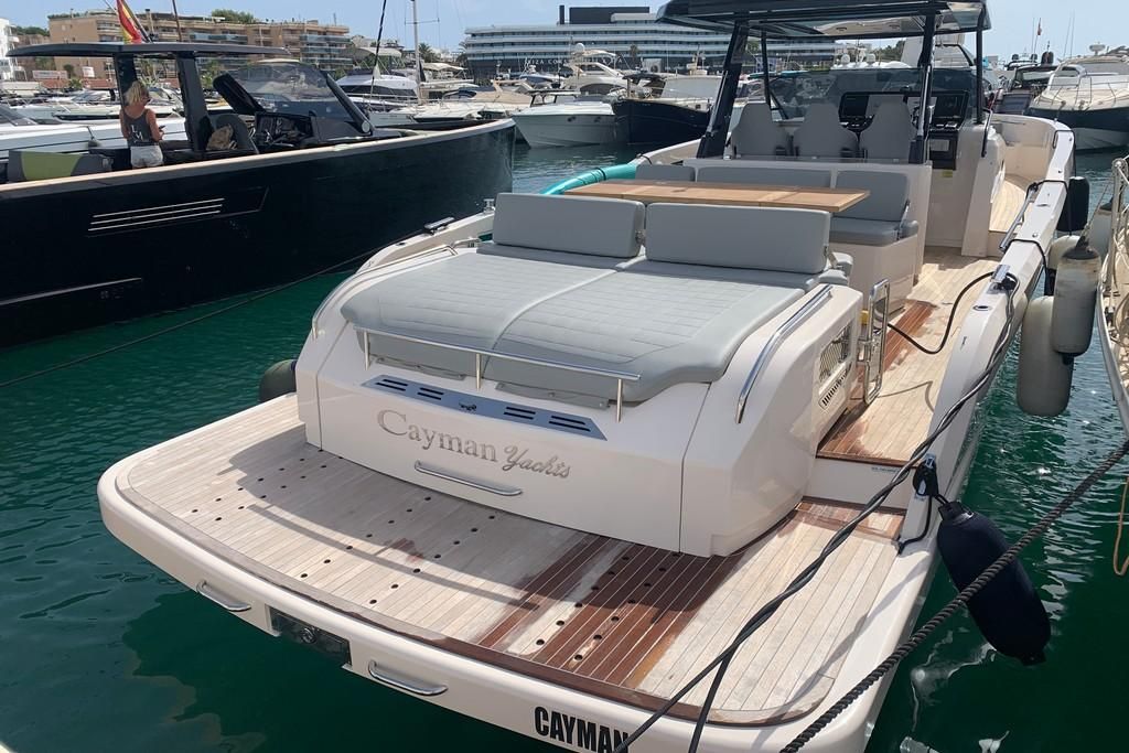 2022 Cayman Yachts 42 