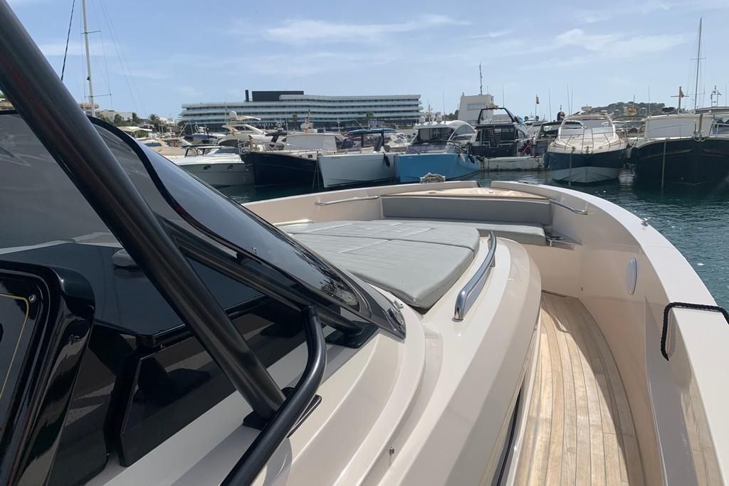 2022 Cayman Yachts 42 