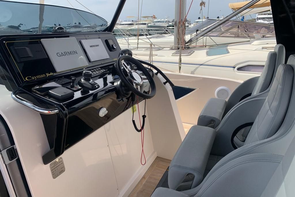 2022 Cayman Yachts 42 