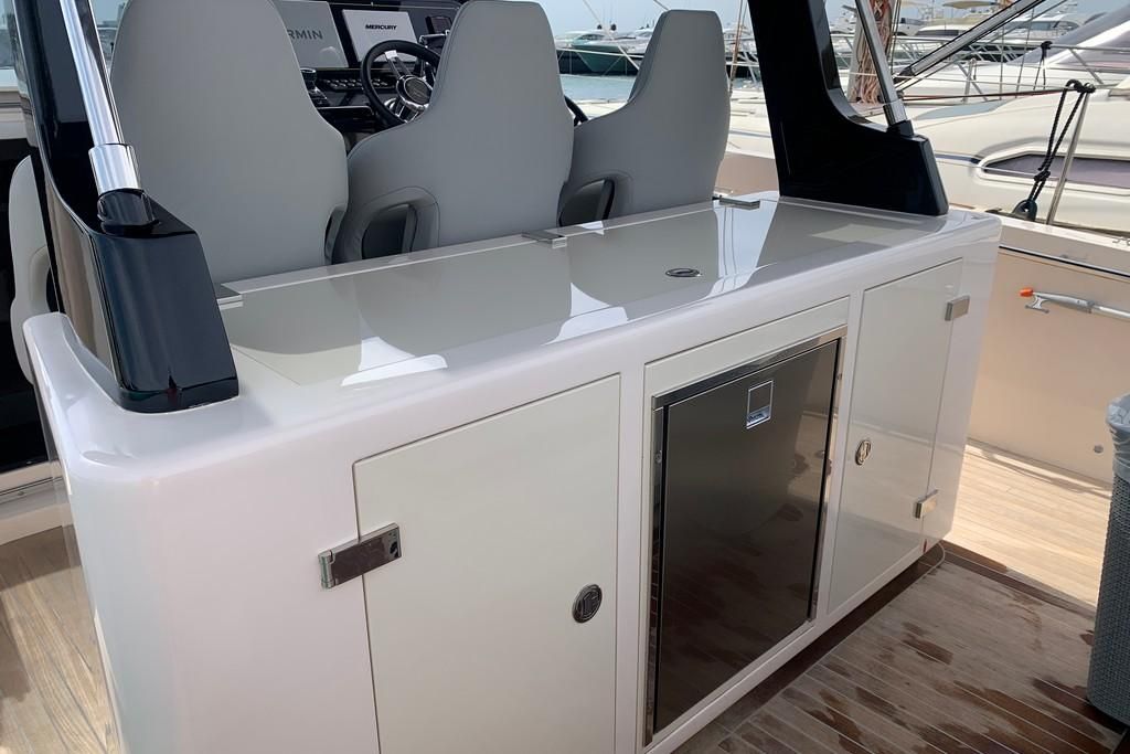 2022 Cayman Yachts 42 