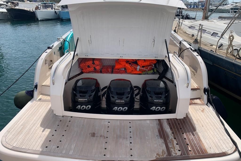 2022 Cayman Yachts 42 