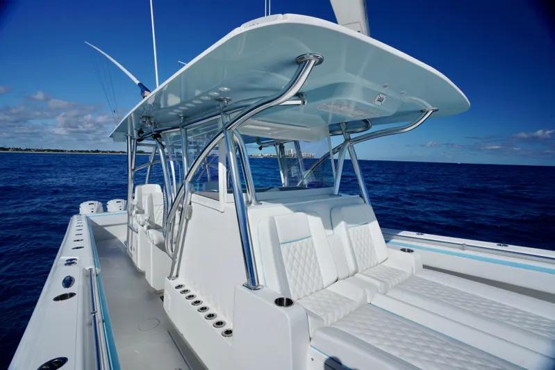  Yacht Photos Pics 2020 SeaHunter 46 CTS boat on open ocean, featuring sleek design and spacious seating.