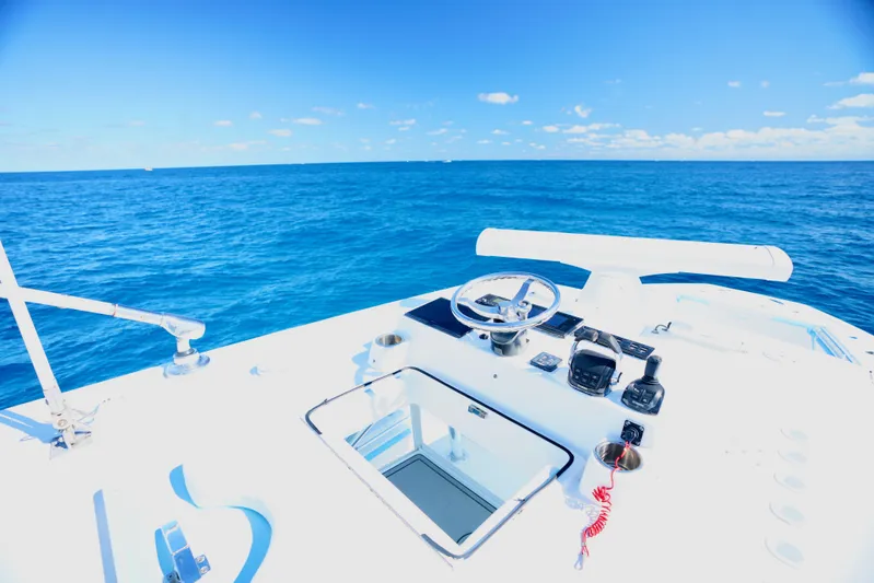  Yacht Photos Pics SeaHunter 46 CTS 2020 boat helm with ocean view under clear blue sky.