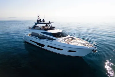 Ferretti Yachts 780