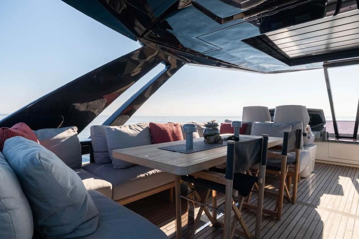 2021 Ferretti Yachts 78 