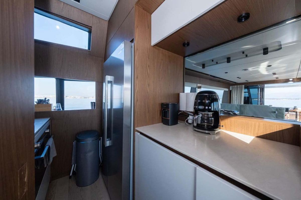 2021 Ferretti Yachts 78 