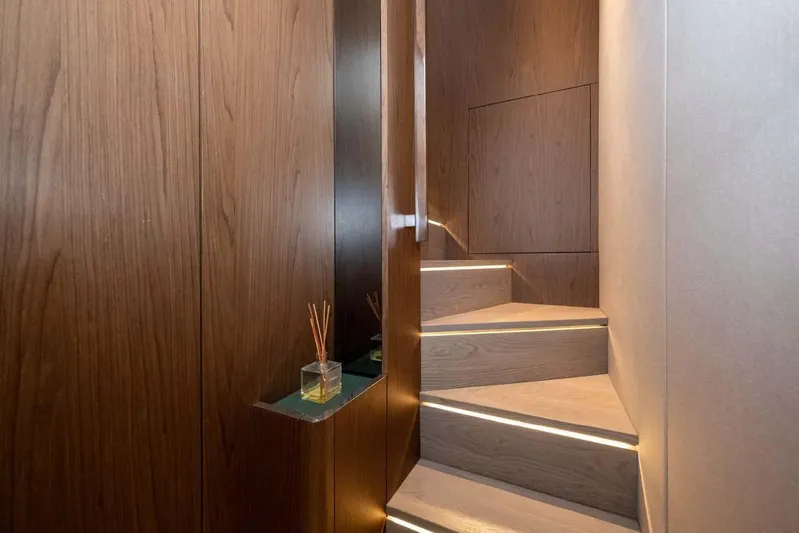  Yacht Photos Pics Wooden staircase with ambient lighting on a 2021 Ferretti Yachts 780.