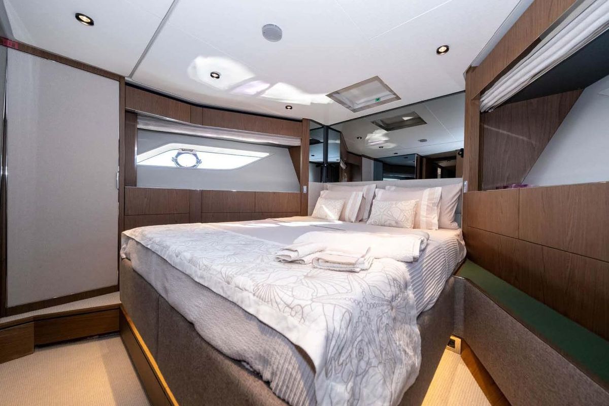 2021 Ferretti Yachts 78 