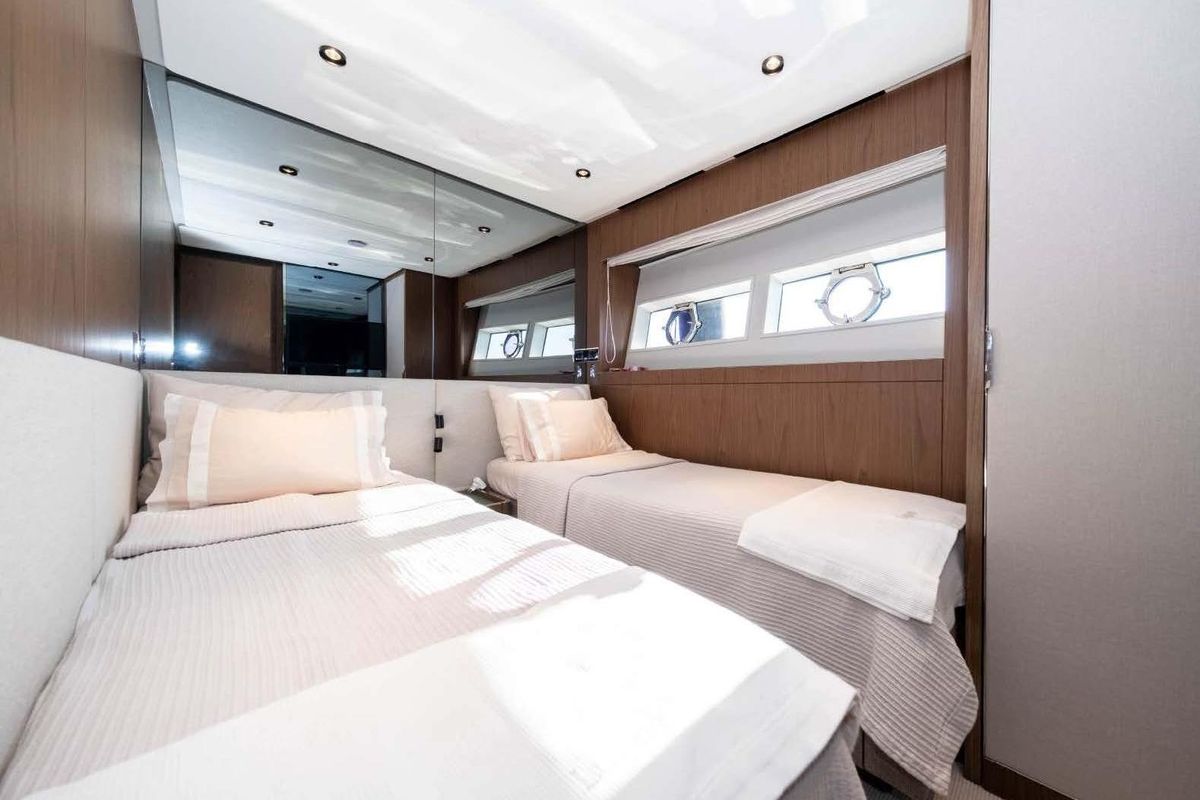 2021 Ferretti Yachts 78 