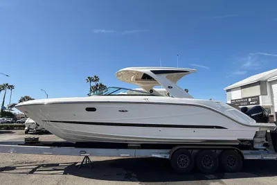 Sea Ray SLX 310 Outboard