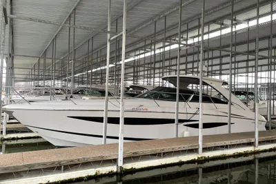 Cobalt 46 Yacht