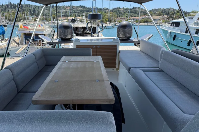  Yacht Photos Pics 2020 Beneteau Monte Carlo 52