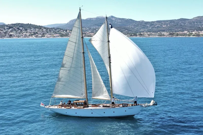 Armide Yacht Photos Pics 