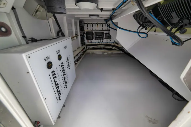 Bird Dog Yacht Photos Pics Electrical panel inside 1989 Jim Smith Custom Convertible, showcasing wiring and voltage controls.