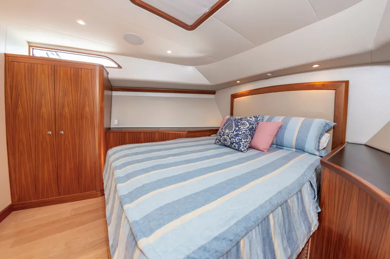 Privateer Yacht Photos Pics Luxurious bedroom on the 2019 Jarrett Bay 67 Custom yacht.