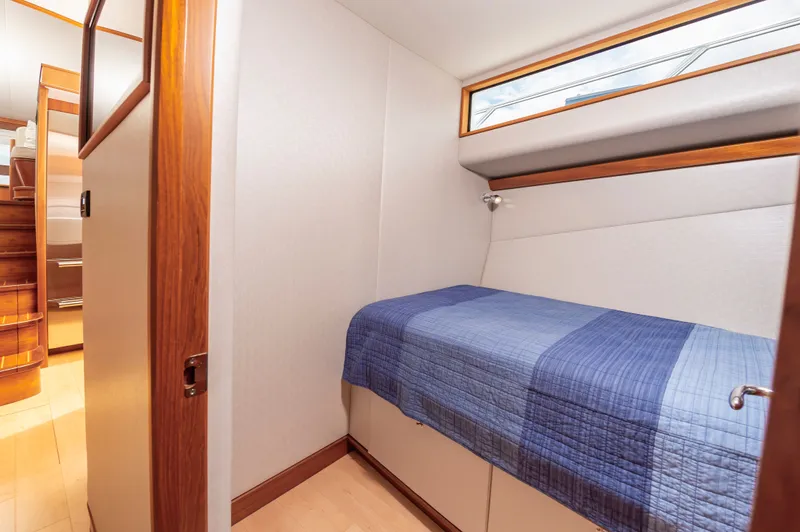 Privateer Yacht Photos Pics Interior of 2019 Jarrett Bay 67 Custom yacht with single bed.