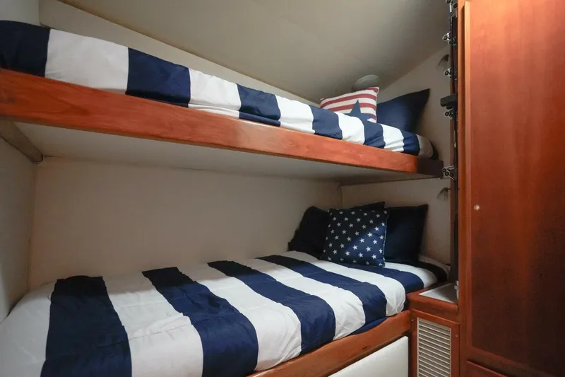 Change Order Yacht Photos Pics 1994 Hatteras 46 Convertible- CHANGE ORDER- Guest Stateroom