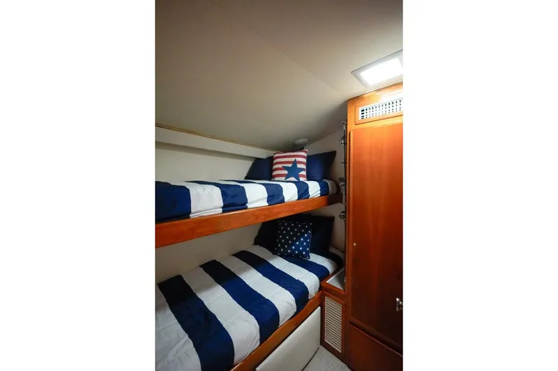 Change Order Yacht Photos Pics 1994 Hatteras 46 Convertible- CHANGE ORDER- Guest Stateroom