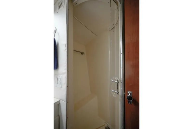 Change Order Yacht Photos Pics 1994 Hatteras 46 Convertible- CHANGE ORDER- Guest Head