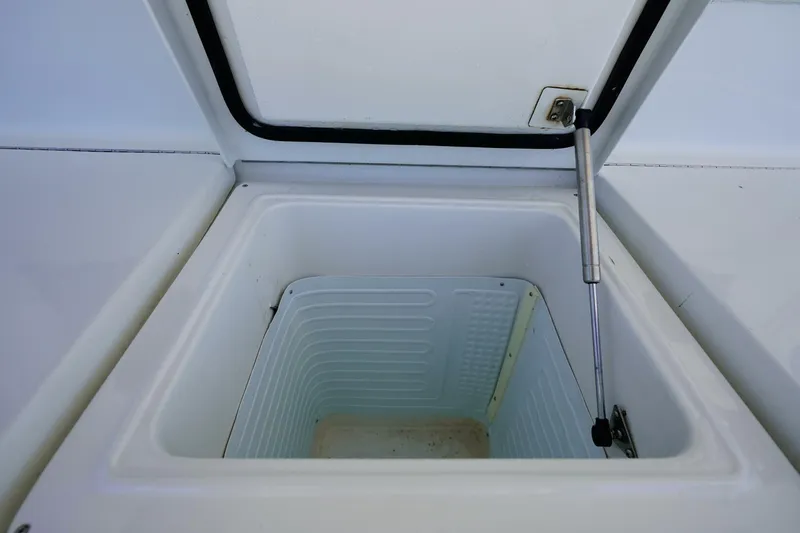 Change Order Yacht Photos Pics 1994 Hatteras 46 Convertible- CHANGE ORDER- Livewell