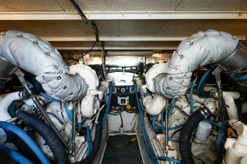 Change Order Yacht Photos Pics 1994 Hatteras 46 Convertible- CHANGE ORDER- Engine Room