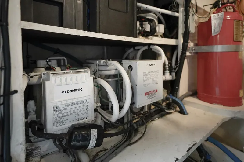 Change Order Yacht Photos Pics 1994 Hatteras 46 Convertible- CHANGE ORDER- Engine Room