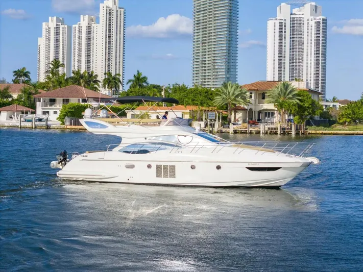 Yaya Yacht Photos Pics 2014-Azimut-AZ48-Fly