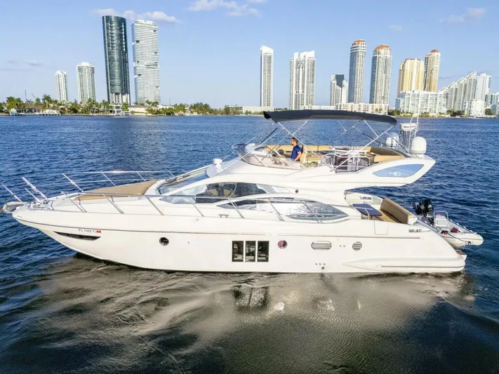 Yaya Yacht Photos Pics 2014-Azimut-AZ48-Fly