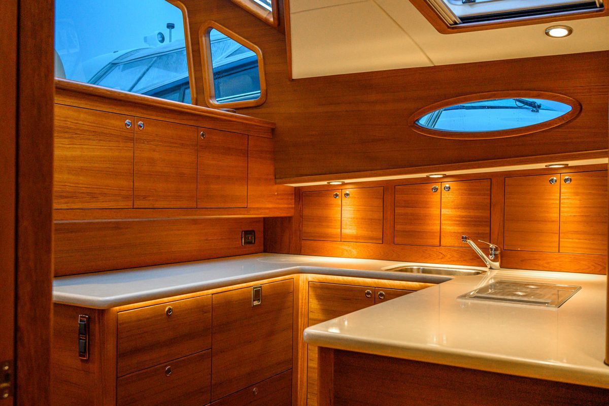 2020 Palm Beach Motor Yachts 52 