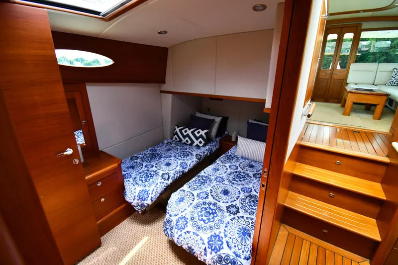 Mack Yacht Photos Pics 2020 Palm Beach Motor Yachts PB52 cabin with twin beds and elegant wood finish.