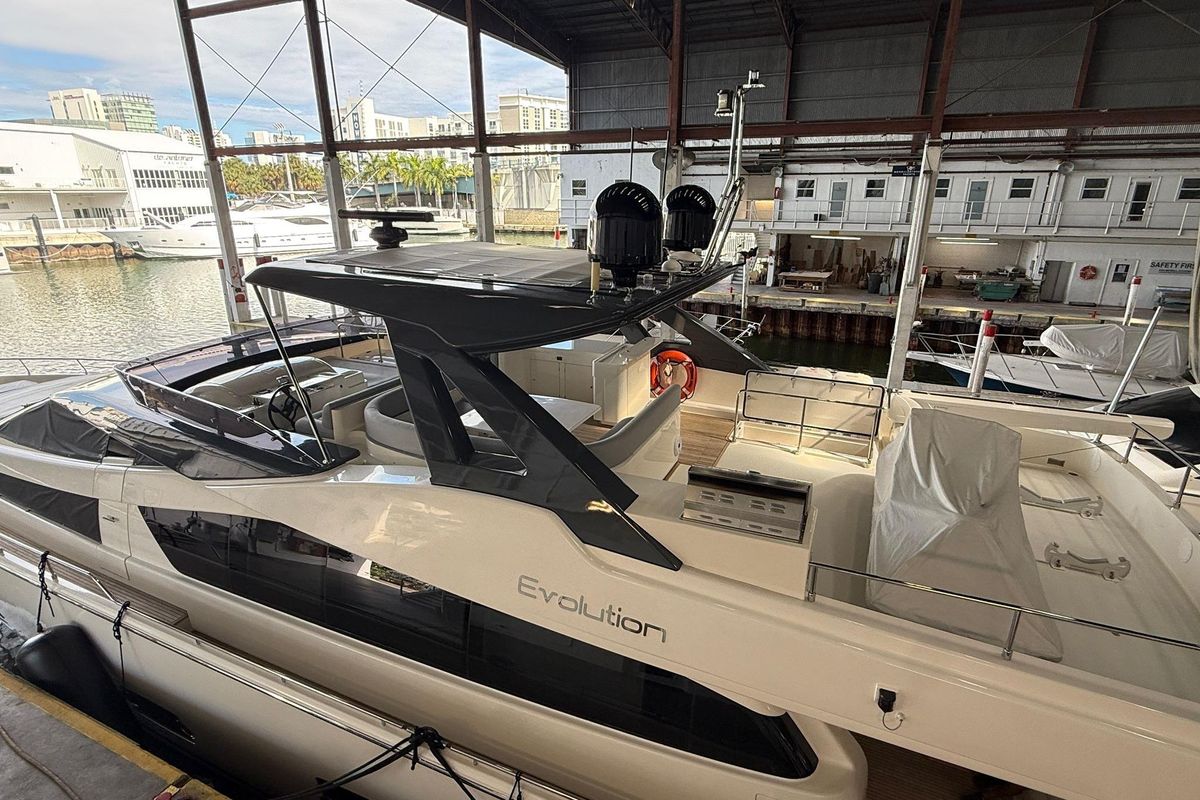 2013 Ferretti Yachts 80 