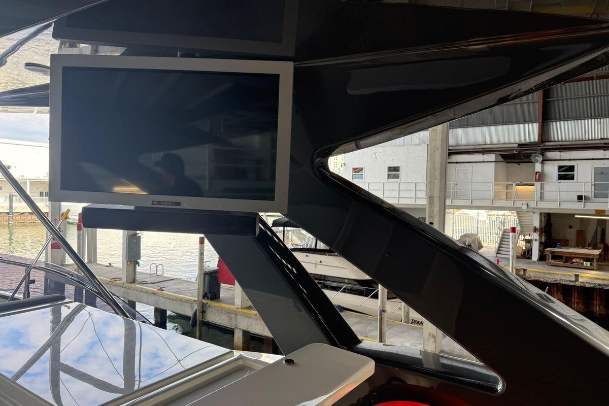 2013 Ferretti Yachts 80 