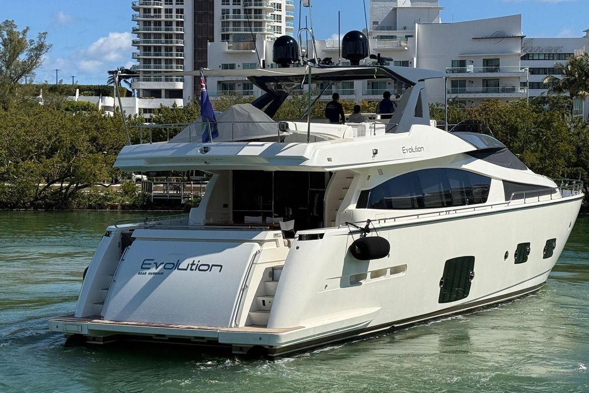 2013 Ferretti Yachts 80 