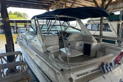 Regal 402 Commodore