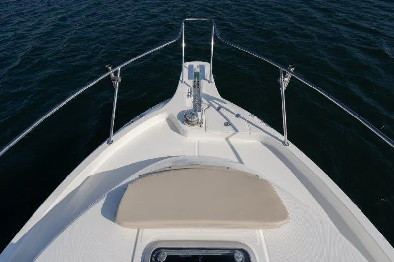 Boston Whaler 285 Conquest Yacht Photos Pics 