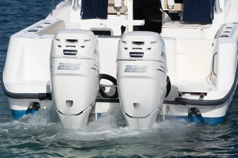 Boston Whaler 285 Conquest Yacht Photos Pics 