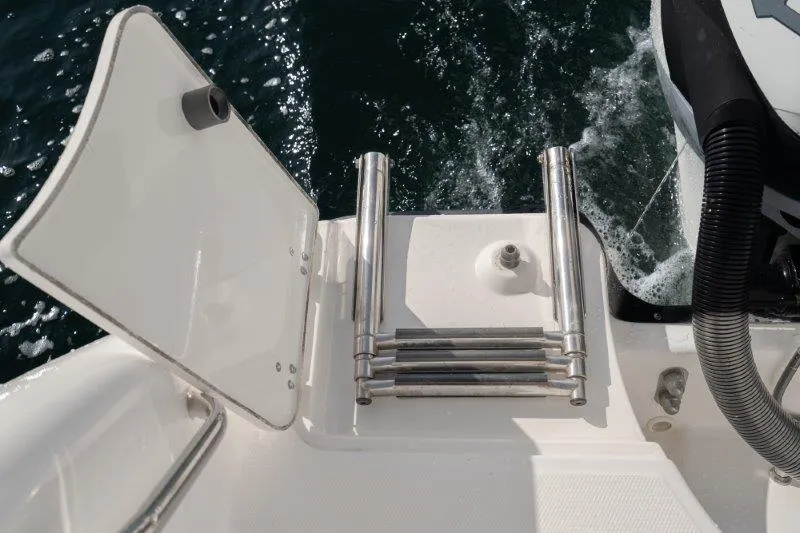 Boston Whaler 285 Conquest Yacht Photos Pics 