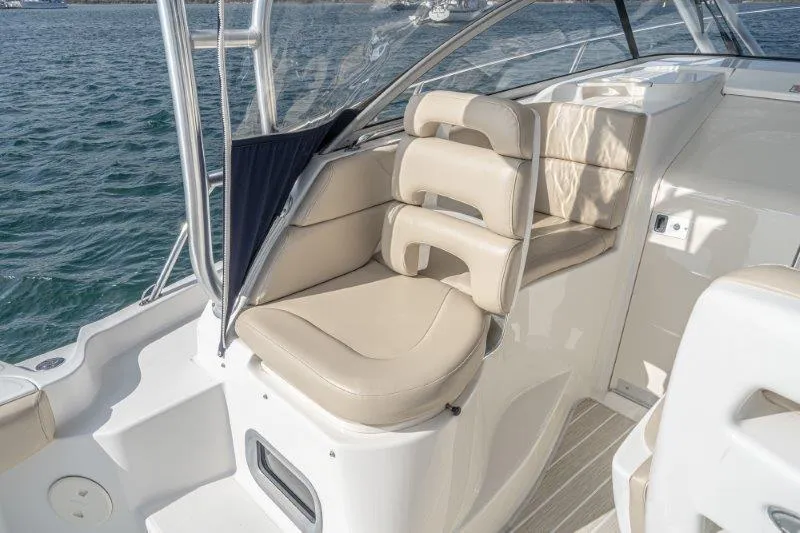 Boston Whaler 285 Conquest Yacht Photos Pics 
