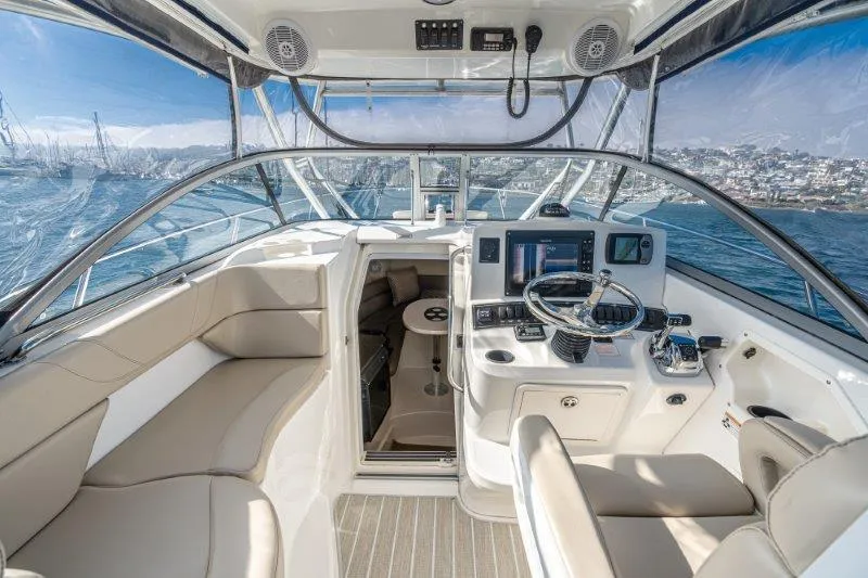 Boston Whaler 285 Conquest Yacht Photos Pics 