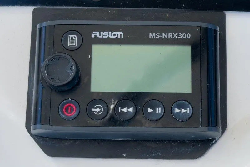 Boston Whaler 285 Conquest Yacht Photos Pics 