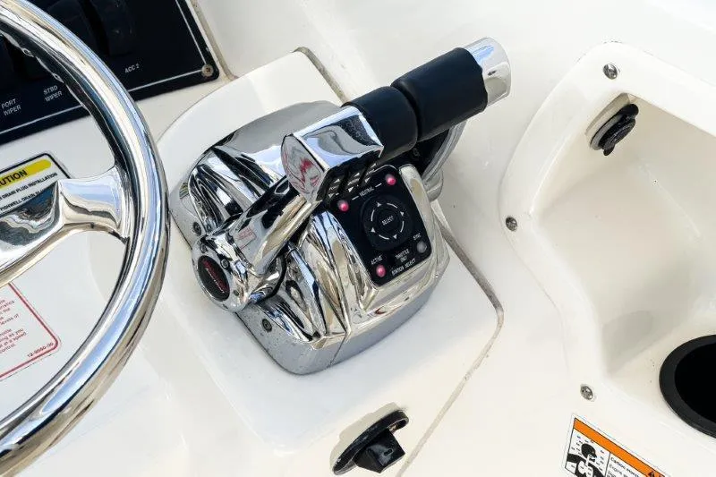 Boston Whaler 285 Conquest Yacht Photos Pics 