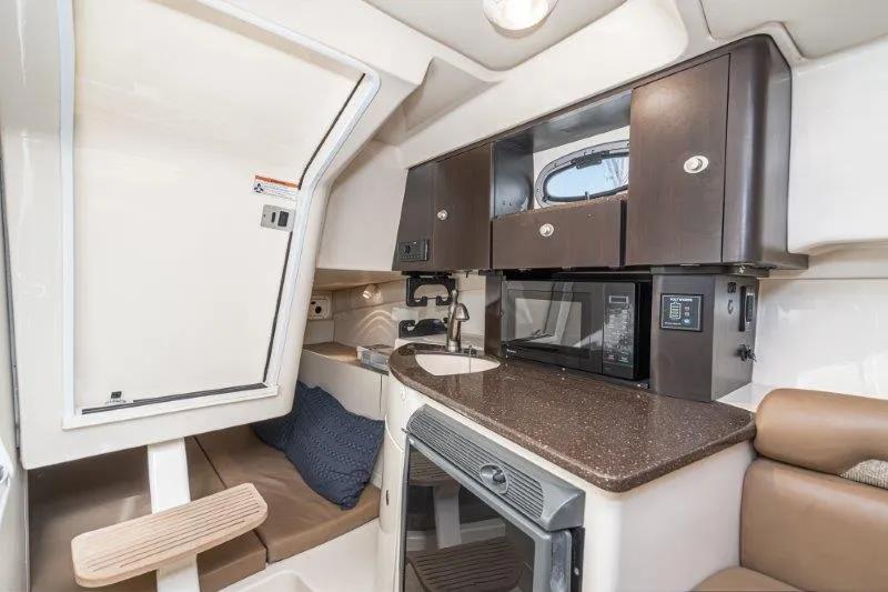 Boston Whaler 285 Conquest Yacht Photos Pics 