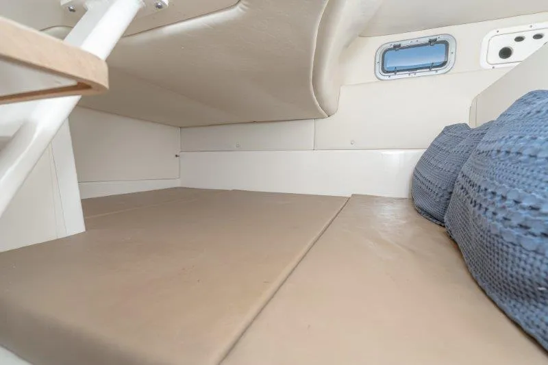 Boston Whaler 285 Conquest Yacht Photos Pics 