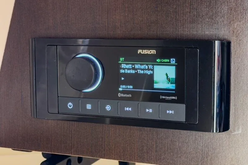 Boston Whaler 285 Conquest Yacht Photos Pics 