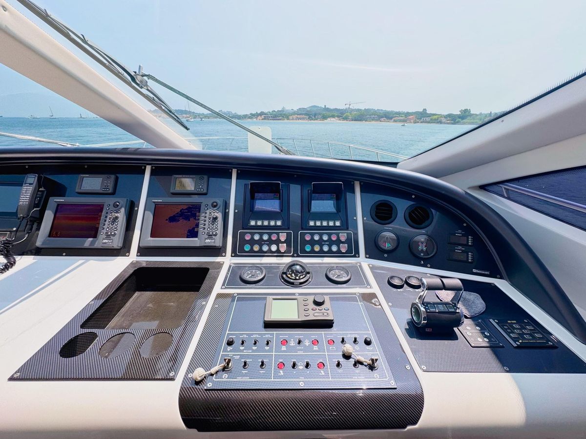 2005 Mangusta 75 