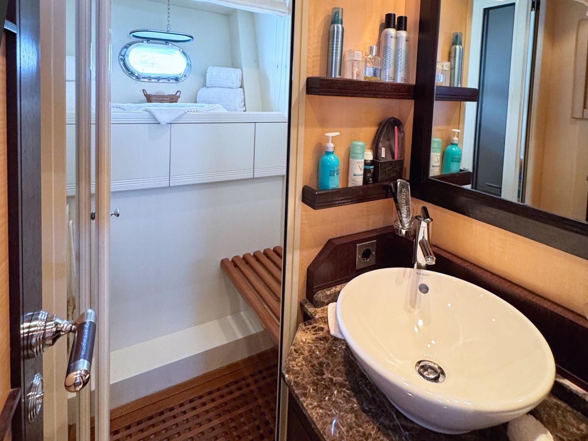 2005 Mangusta 75 